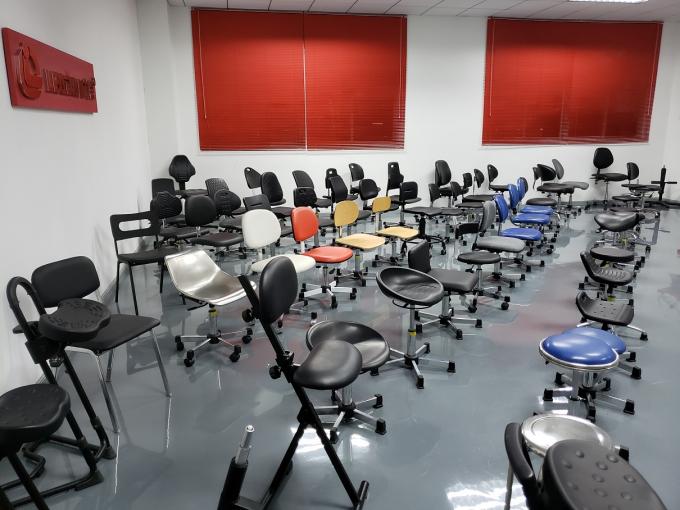 Anti cadeiras ergonômicas estáticas e duráveis do ESD usadas para o QC e as instalações de produção